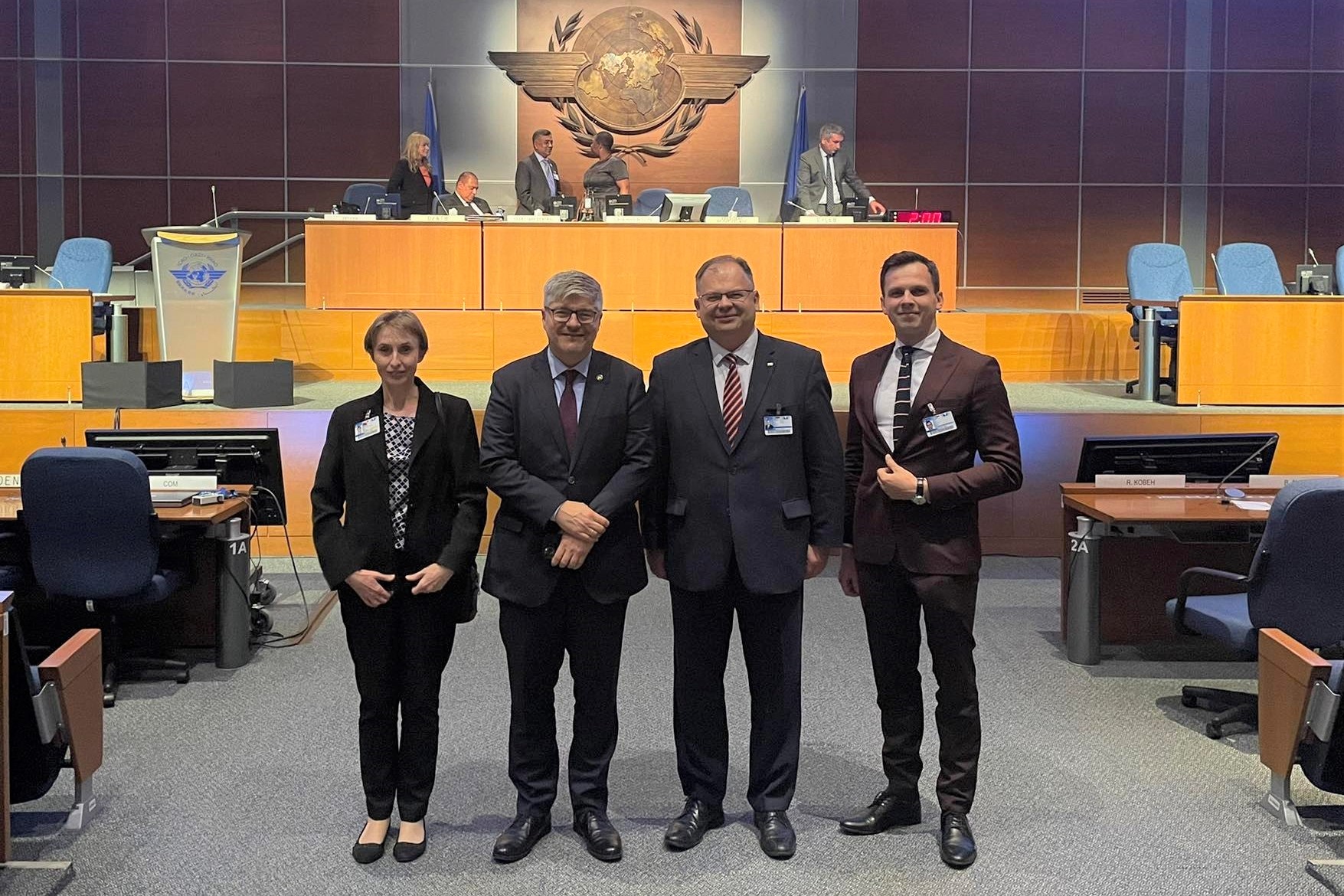 41 sesja zgromadzenia icao. Na zdjęciu delegacja z Polski oraz Sekretarz Generalny ICAO